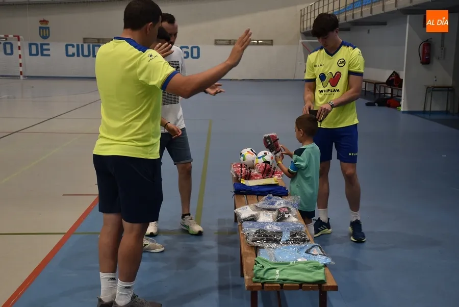 Foto 9 - Clausurado con el cl&aacute;sico sorteo de regalos el 5&ordm; Campus de Jos&eacute; Ruiz