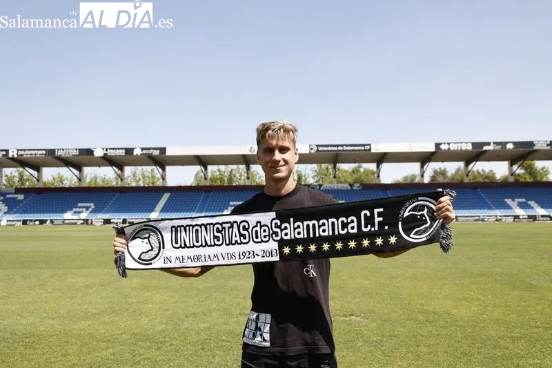 Presentación de David Rabadán  como jugador de Unionistas. Foto de David Sañudo