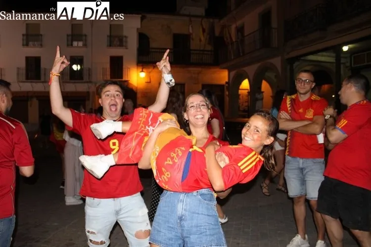 Foto 10 - Alba de Tormes celebra la cuarta Eurocopa de la Selecci&oacute;n Espa&ntilde;ola