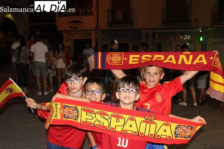 Foto 7 - Alba de Tormes celebra la cuarta Eurocopa de la Selecci&oacute;n Espa&ntilde;ola