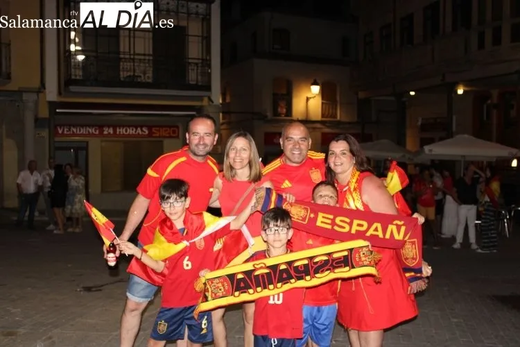 Foto 6 - Alba de Tormes celebra la cuarta Eurocopa de la Selecci&oacute;n Espa&ntilde;ola