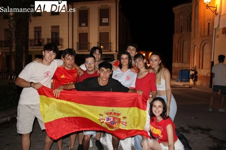 Foto 5 - Alba de Tormes celebra la cuarta Eurocopa de la Selecci&oacute;n Espa&ntilde;ola