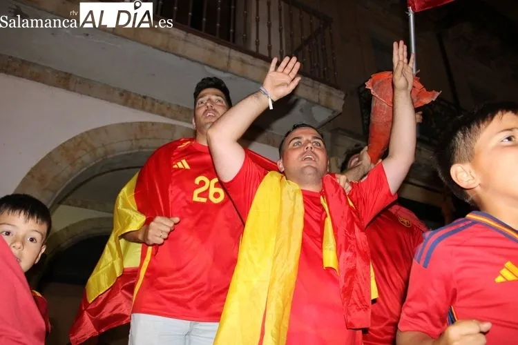 Foto 2 - Alba de Tormes celebra la cuarta Eurocopa de la Selecci&oacute;n Espa&ntilde;ola
