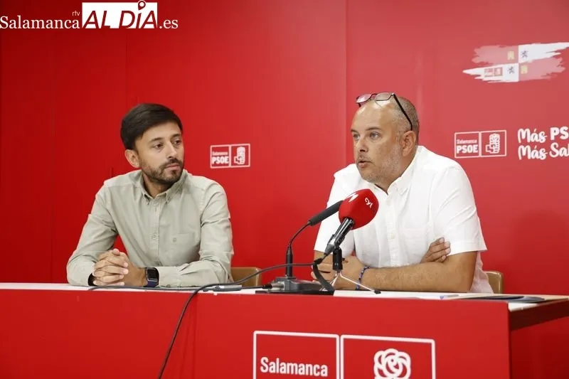 Rueda de prensa del senador Fran Díaz y el alcalde de Monterrubio de Armuña, una de las localidades con problemas de agua, David Matute. Foto de David Sañudo