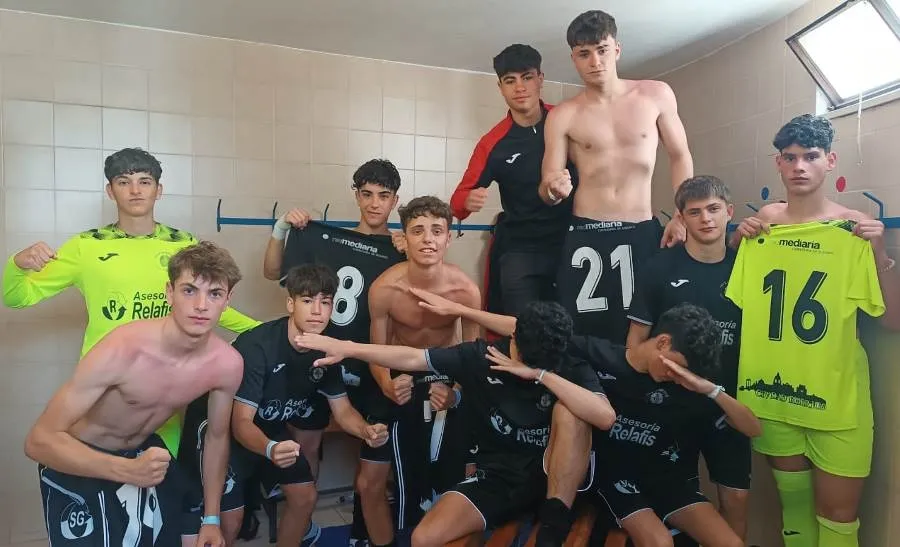 Foto 3 - Uno de los equipos del III Columnas en la ADREP Cup se mete en las semifinales