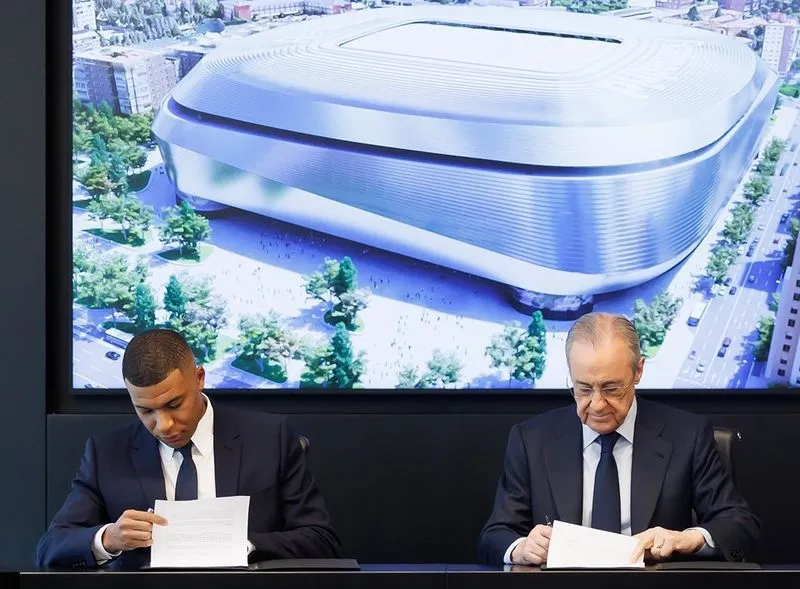 Firma del contrato de Mbappé con el Real Madrid. Foto Real Madrid