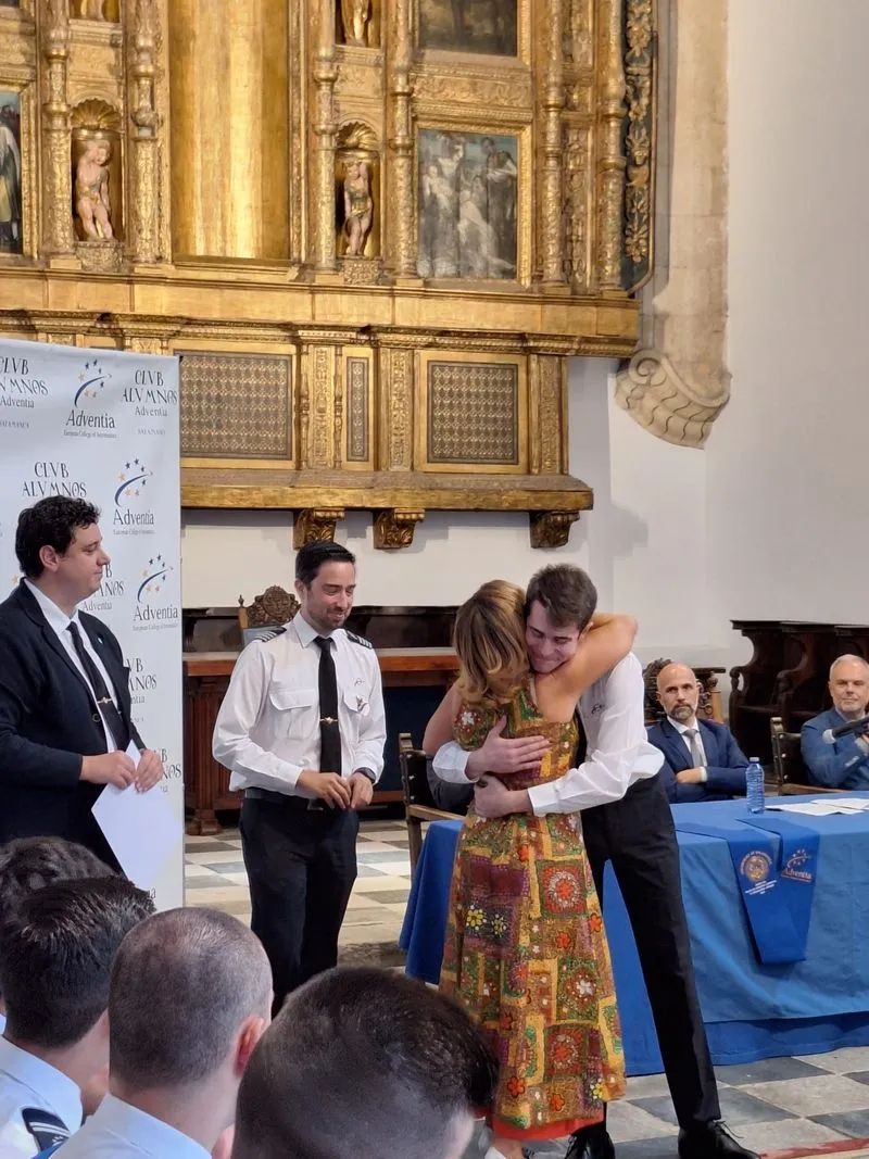 Los Pilotos de Adventia reciben sus títulos de Graduados en Pilotos Comerciales.  