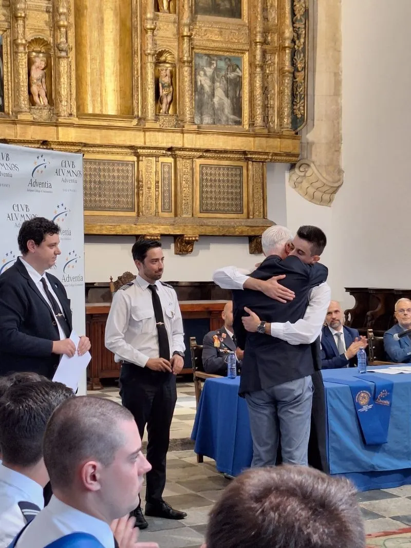 Los Pilotos de Adventia reciben sus títulos de Graduados en Pilotos Comerciales.  