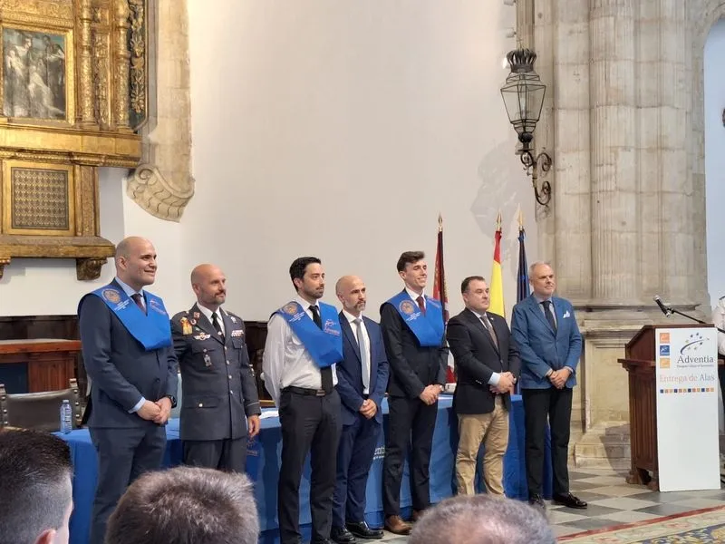 Los Pilotos de Adventia reciben sus títulos de Graduados en Pilotos Comerciales.  