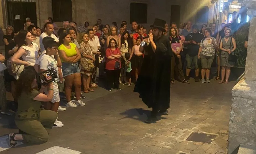 Foto 4 - Unas 200 personas asisten al regreso de la Ruta de los Malditos, en la que apareci&oacute; El Charro