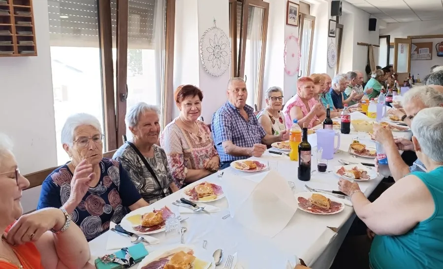 Foto 5 - El Tilero de Navasfr&iacute;as homenajea a 3 parejas que alcanzan las Bodas de Oro de casados