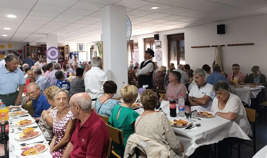 Foto 8 - El Tilero de Navasfr&iacute;as homenajea a 3 parejas que alcanzan las Bodas de Oro de casados