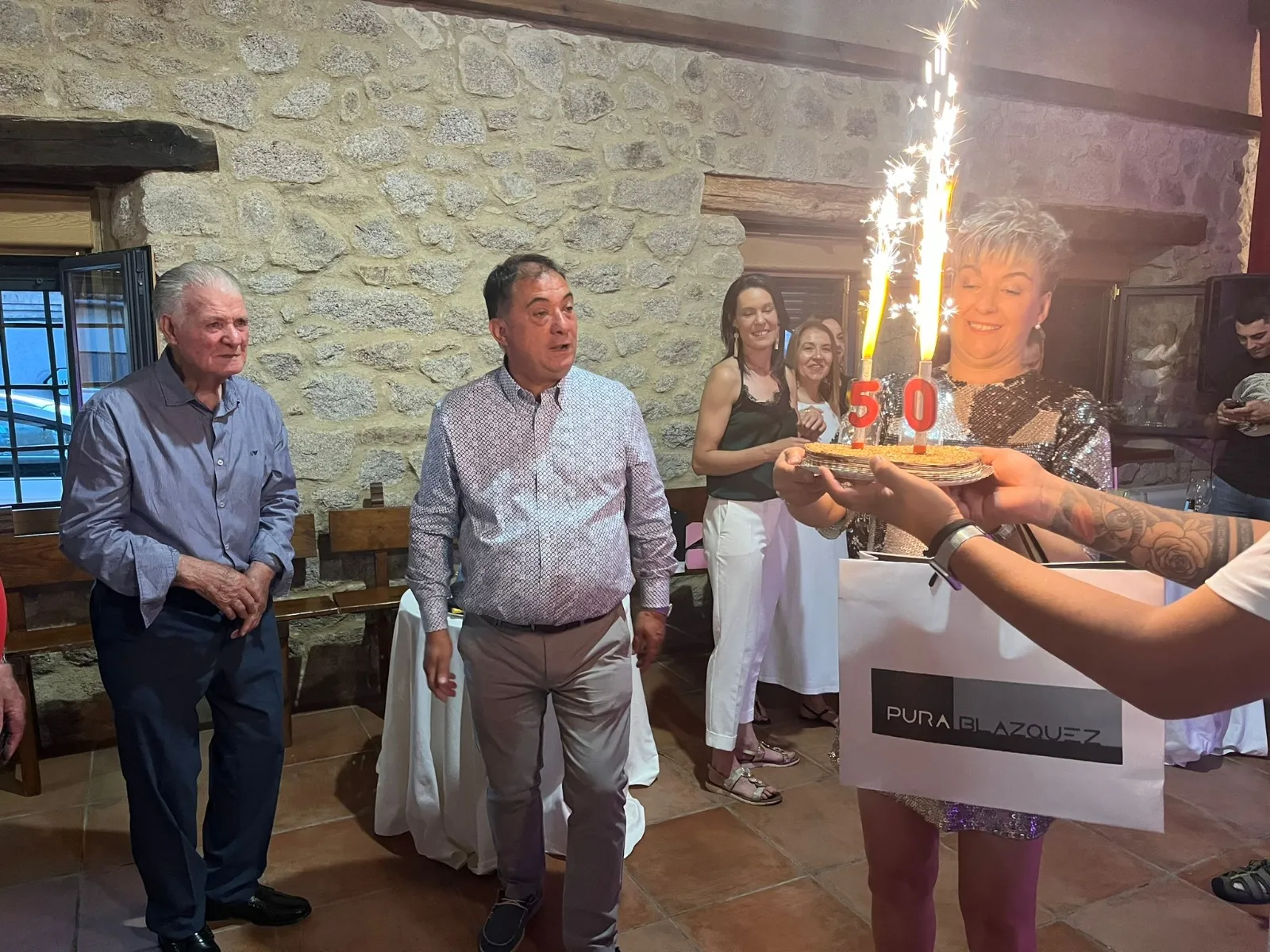Rosi celebra en Cipérez su 50 cumpleaños