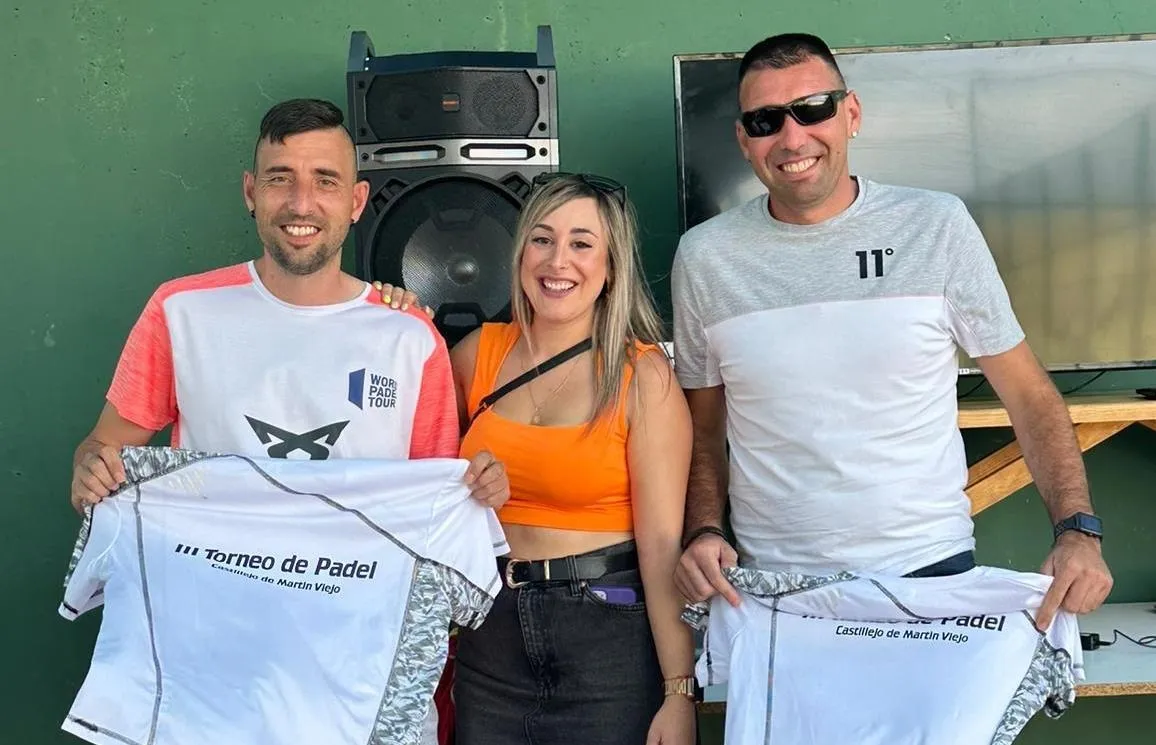 Foto 7 - Michel y V&iacute;ctor Redondo se adjudican el 3&ordm; Torneo de P&aacute;del de Castillejo de Mart&iacute;n Viejo