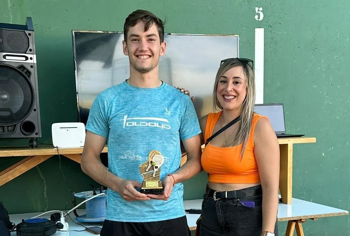 Foto 6 - Michel y V&iacute;ctor Redondo se adjudican el 3&ordm; Torneo de P&aacute;del de Castillejo de Mart&iacute;n Viejo