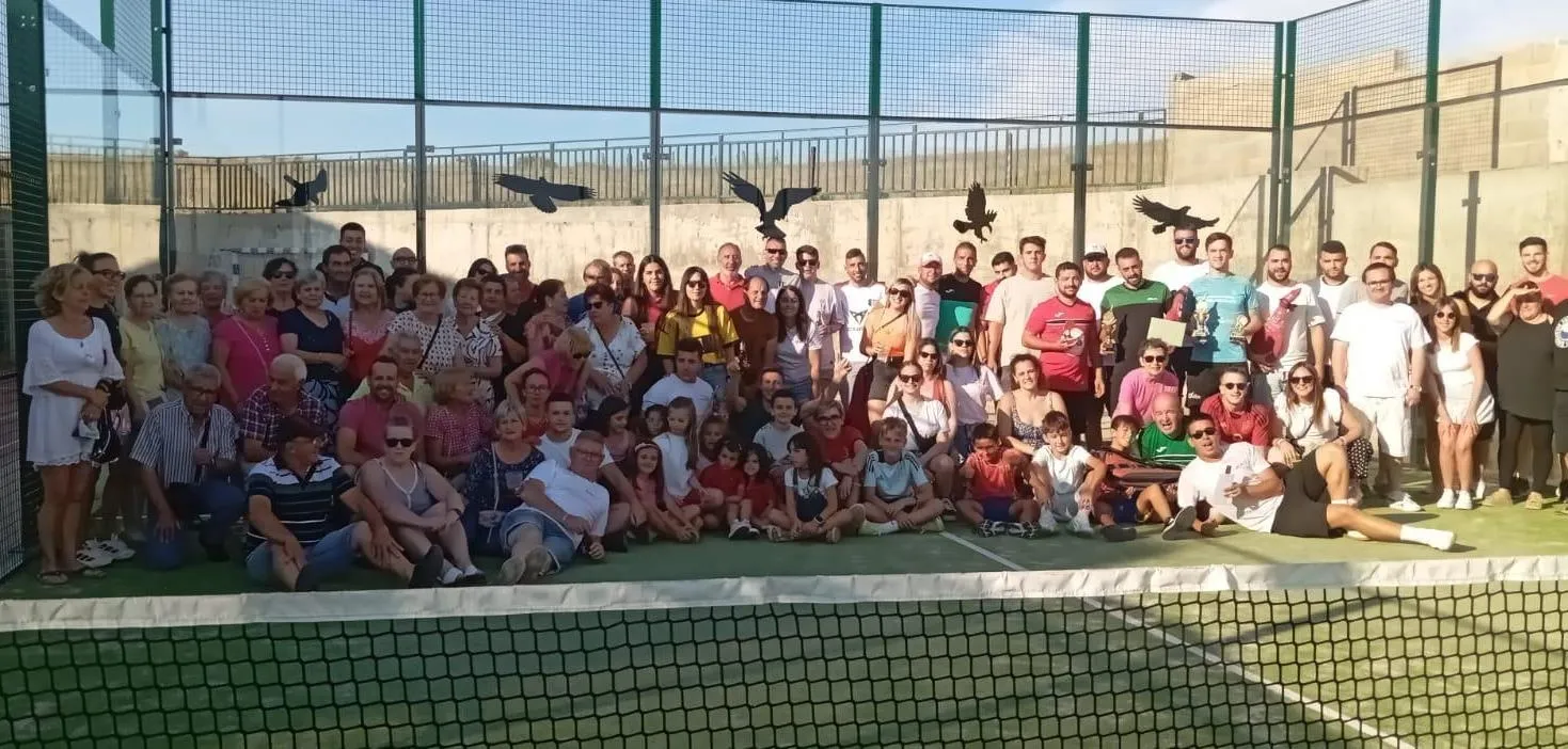 Foto 2 - Michel y V&iacute;ctor Redondo se adjudican el 3&ordm; Torneo de P&aacute;del de Castillejo de Mart&iacute;n Viejo