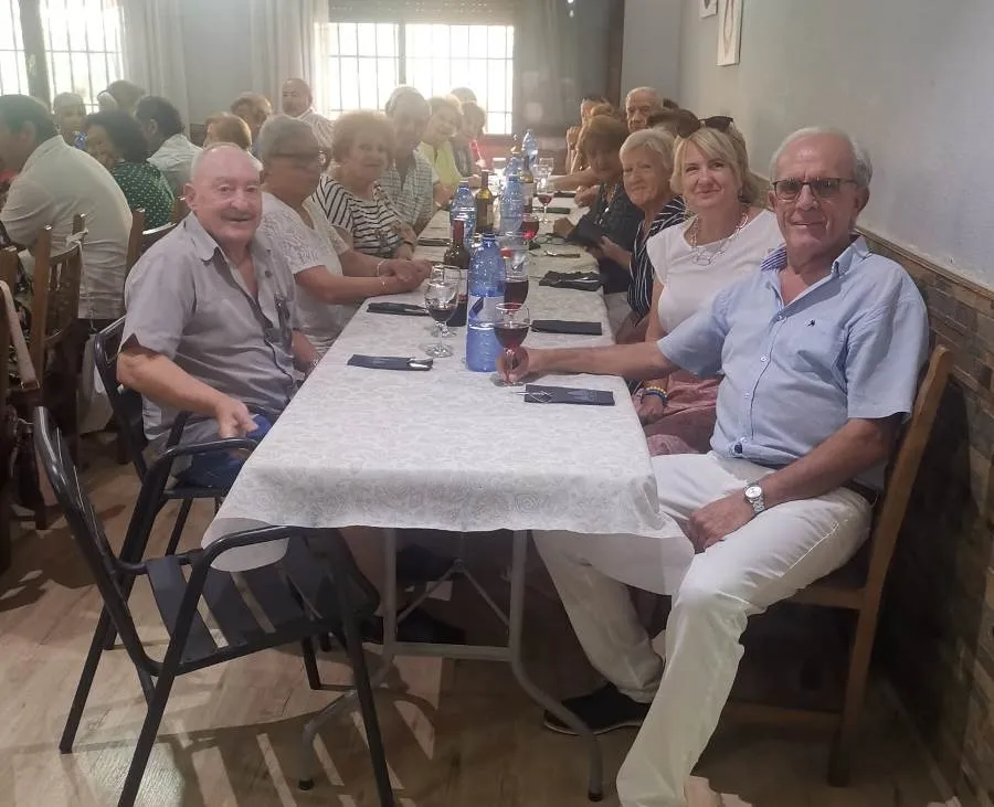 Foto 2 - La Coral D&aacute;maso Ledesma se re&uacute;ne en torno a la mesa para cerrar el curso musical
