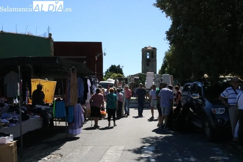 Imágenes del mercadillo de este 7 de julio en Trabanca / CORRAL 