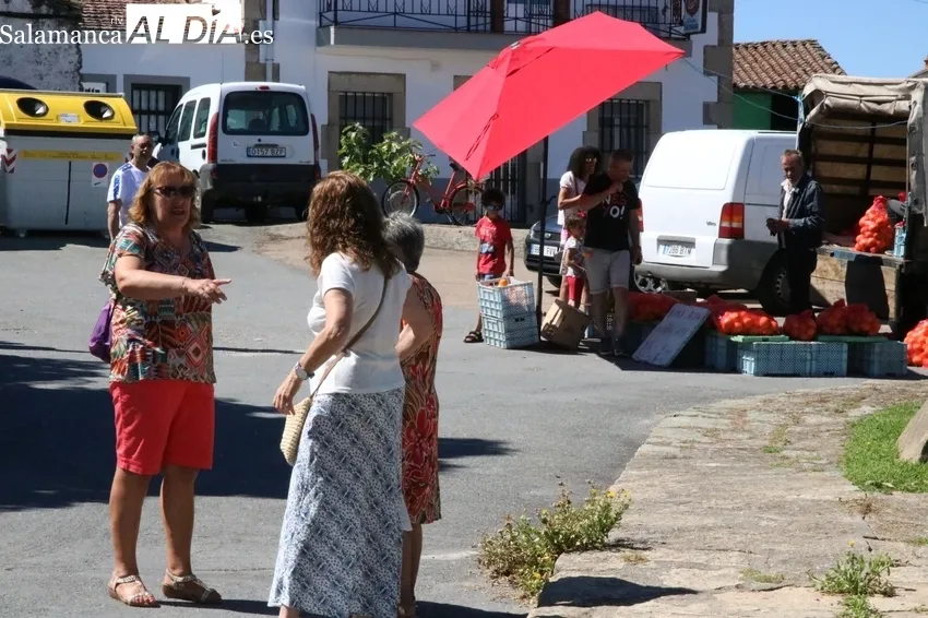 Imágenes del mercadillo de este 7 de julio en Trabanca / CORRAL 