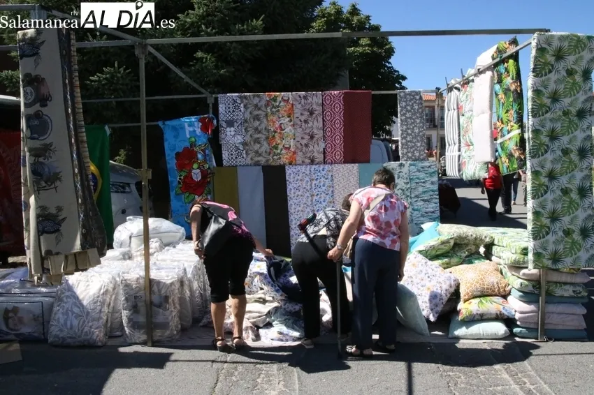 Imágenes del mercadillo de este 7 de julio en Trabanca / CORRAL 