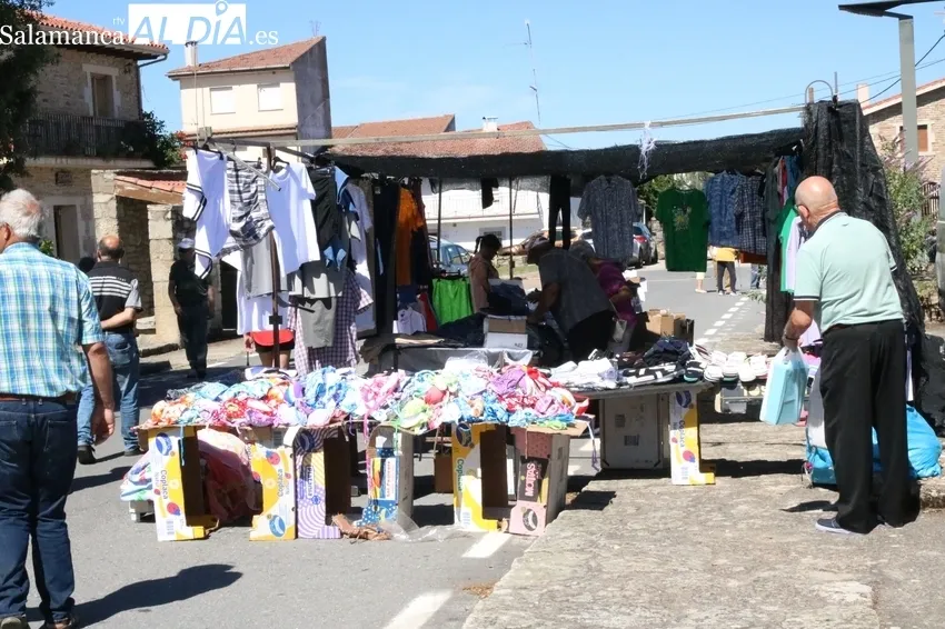 Imágenes del mercadillo de este 7 de julio en Trabanca / CORRAL 