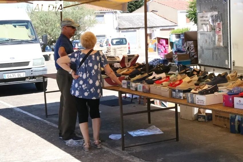 Imágenes del mercadillo de este 7 de julio en Trabanca / CORRAL 