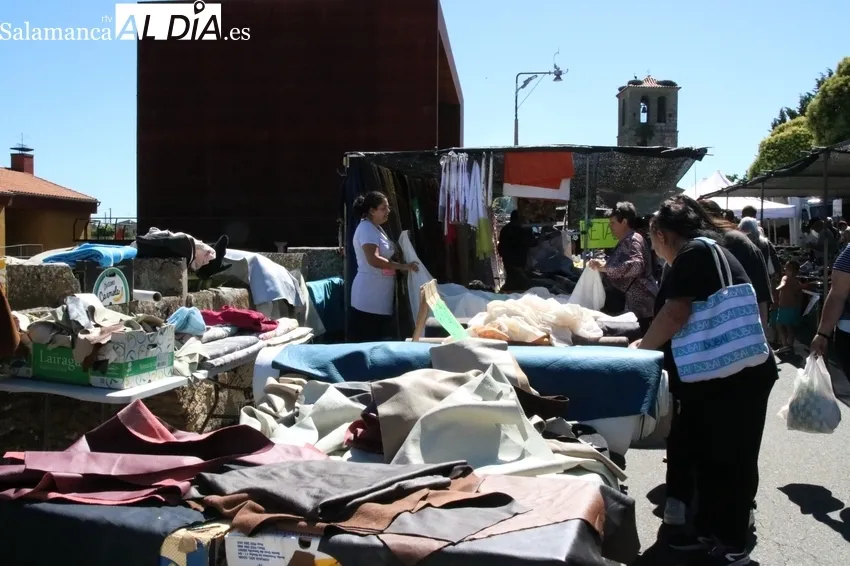 Imágenes del mercadillo de este 7 de julio en Trabanca / CORRAL 