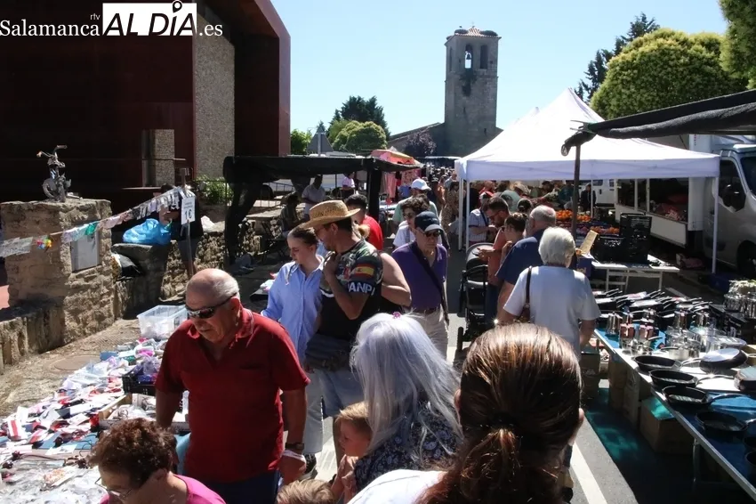 Imágenes del mercadillo de este 7 de julio en Trabanca / CORRAL 