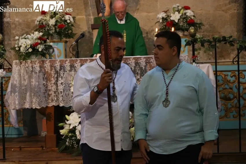 Actividades infantiles y cambio de varas entre mayordomos en Guadramiro / CORRAL