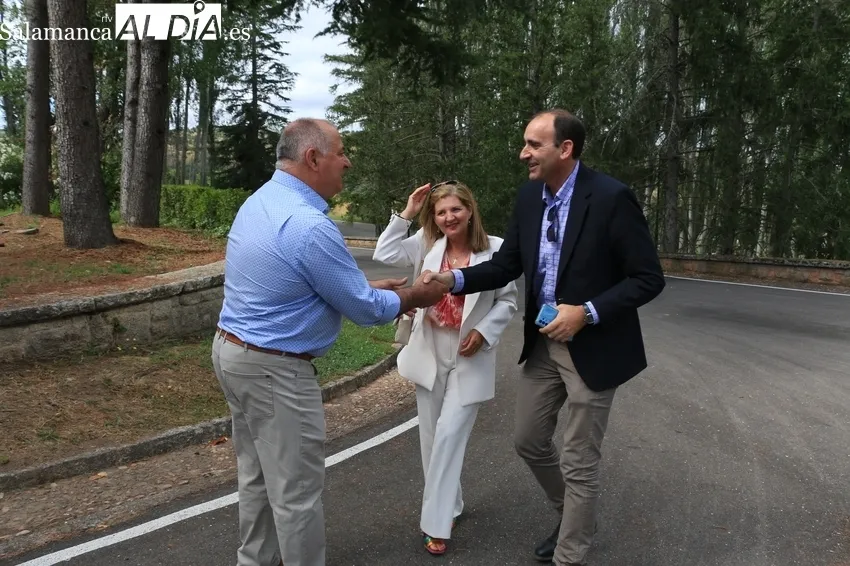 Entrega de diplomas del curso de inmersión lingüística al inglés organizado por Iberdrola y la JCyL en Villarino / CORRAL  