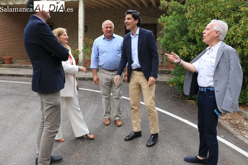 Entrega de diplomas del curso de inmersión lingüística al inglés organizado por Iberdrola y la JCyL en Villarino / CORRAL  