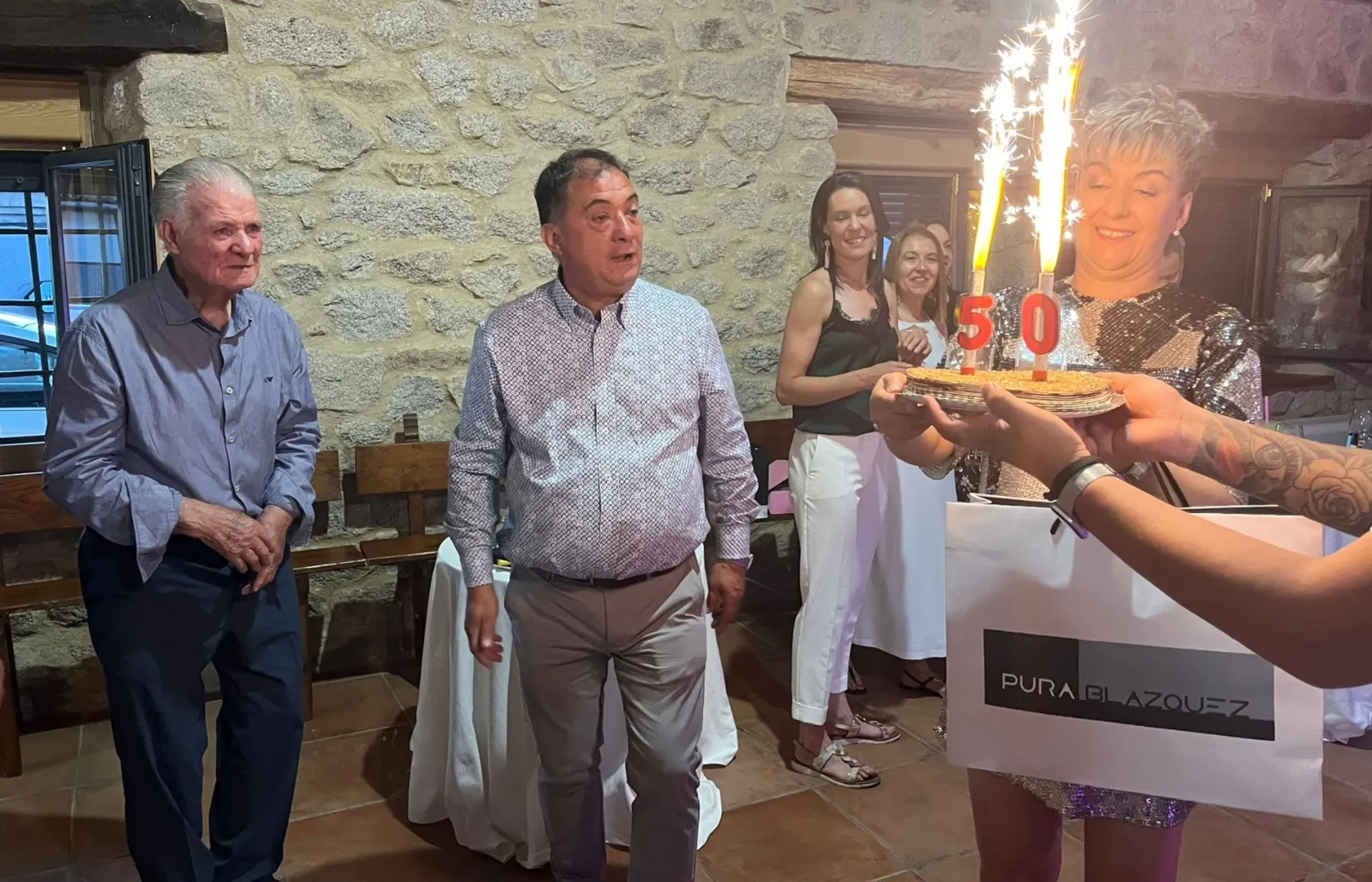 Rosi celebra en Cipérez su 50 cumpleaños