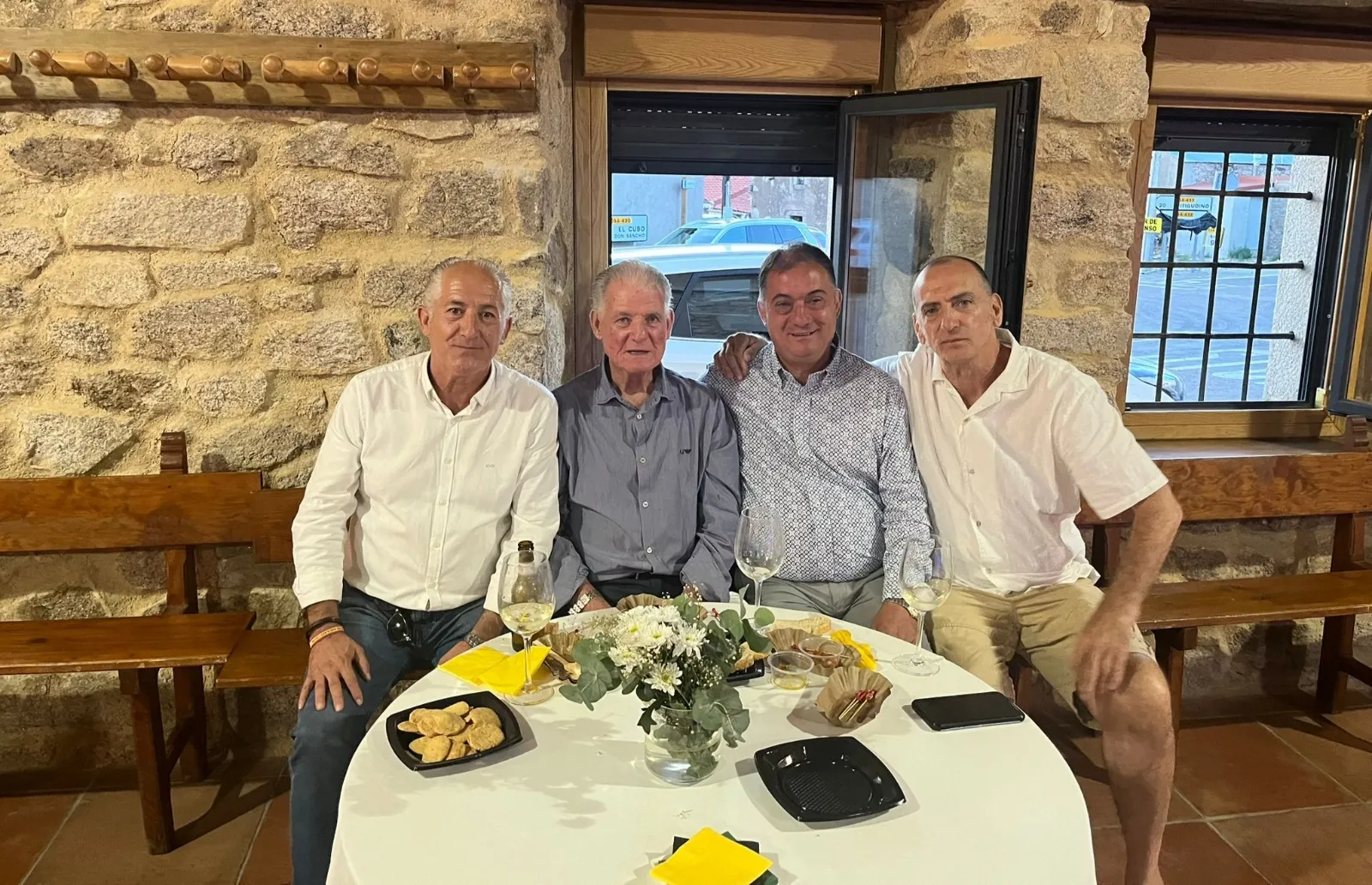 Rosi celebra en Cipérez su 50 cumpleaños