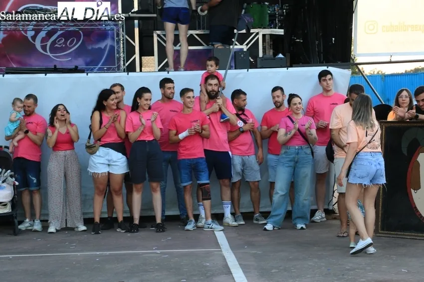 Foto 4 - Las pe&ntilde;as visten de color las fiestas de Villasbuenas