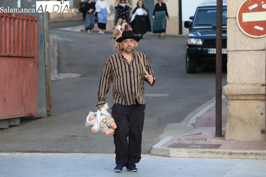 Vecinos caracterizados para la ruta teatralizada  / CORRAL 