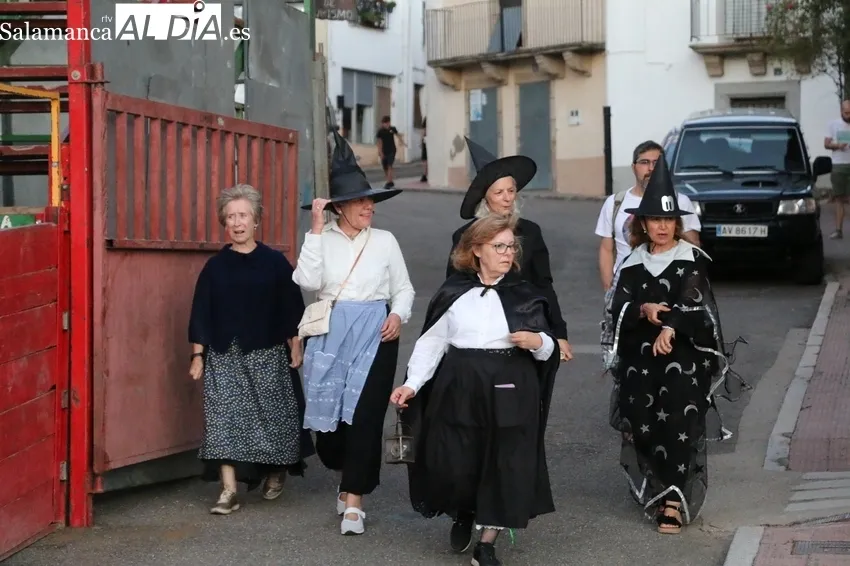 Alginas de las vecinas caracterizadas para la ruta teatralizada / CORRAL 