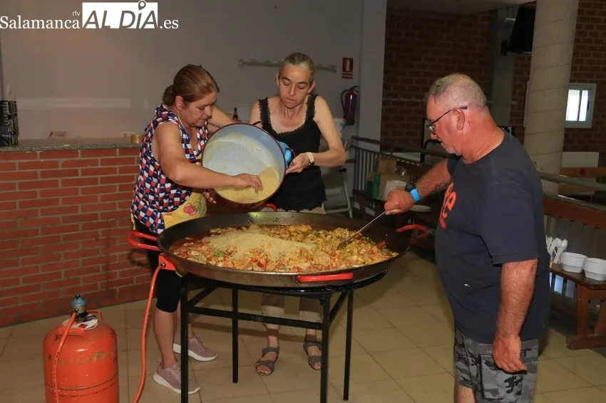 Bienvenida de los vecinos de El Cubo de Don Sancho a los niños saharauis del programa de acogida de Ampusasa / CORRAL 