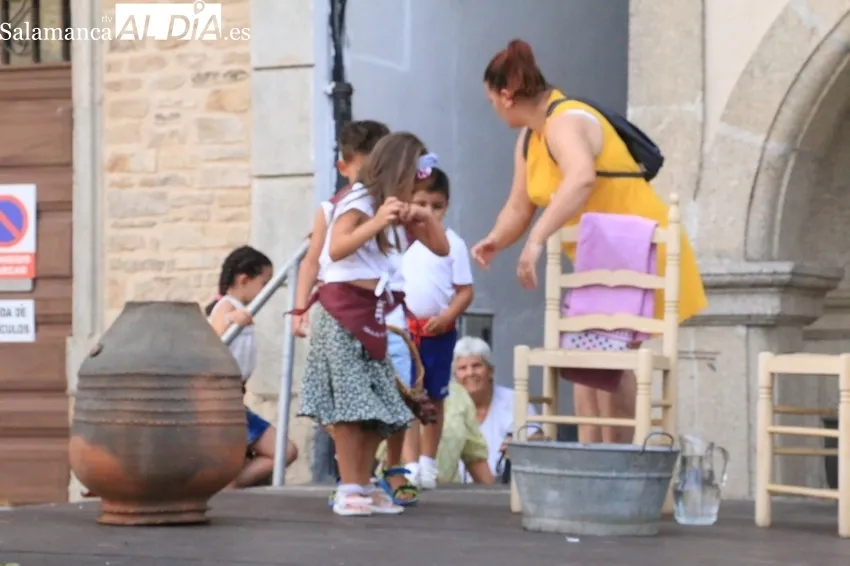 Inauguración y pisada de uva de la II Feria del Vino de Aldeadávila / CORRAL 