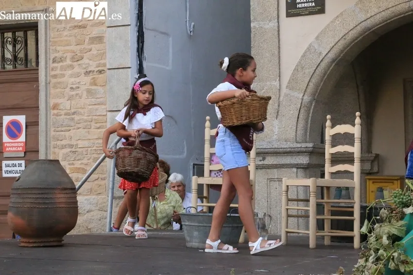 Inauguración y pisada de uva de la II Feria del Vino de Aldeadávila / CORRAL 