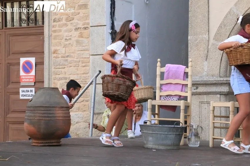 Inauguración y pisada de uva de la II Feria del Vino de Aldeadávila / CORRAL 