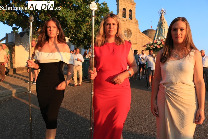 Las hermanas Rodríguez Martín acompañan como mayordomas a la Virgen del Socorro en Vitigudino