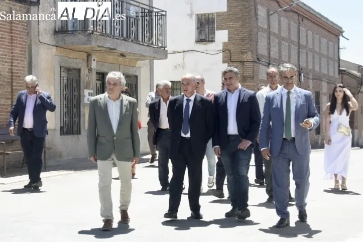 Foto 9 - Mancera de Abajo arranca sus fiestas en honor a la patrona, la virgen del Rosario, apostando por la uni&oacute;n vecinal frente a la despoblaci&oacute;n