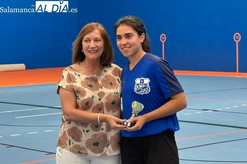 Foto 9 - El equipo Vayatorta se lleva un disputado y animado II Torneo de F&uacute;tbol Sala Femenino de Pe&ntilde;aranda