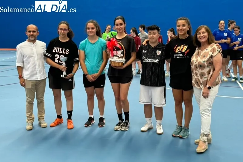 Foto 5 - El equipo Vayatorta se lleva un disputado y animado II Torneo de F&uacute;tbol Sala Femenino de Pe&ntilde;aranda