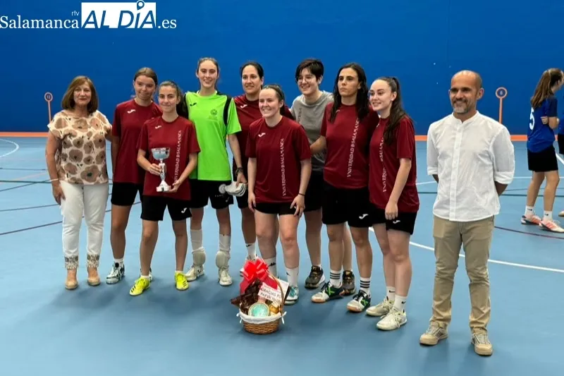 Foto 4 - El equipo Vayatorta se lleva un disputado y animado II Torneo de F&uacute;tbol Sala Femenino de Pe&ntilde;aranda