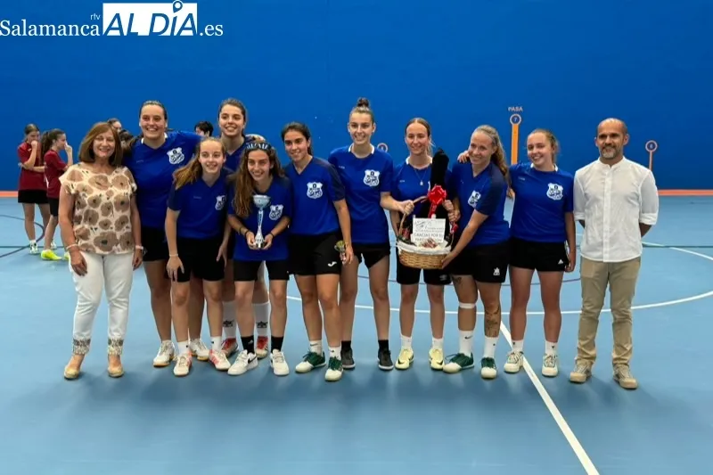 Foto 3 - El equipo Vayatorta se lleva un disputado y animado II Torneo de F&uacute;tbol Sala Femenino de Pe&ntilde;aranda
