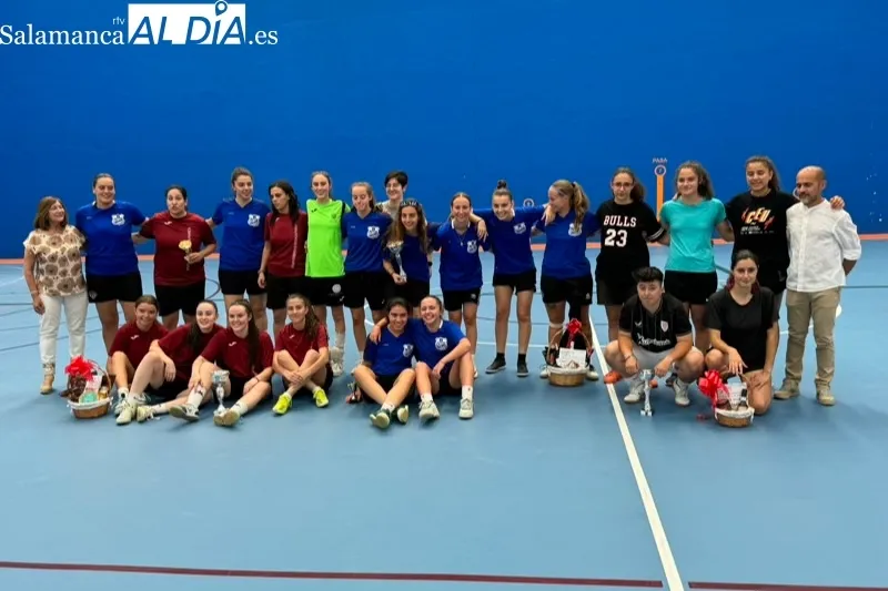 Foto 2 - El equipo Vayatorta se lleva un disputado y animado II Torneo de F&uacute;tbol Sala Femenino de Pe&ntilde;aranda