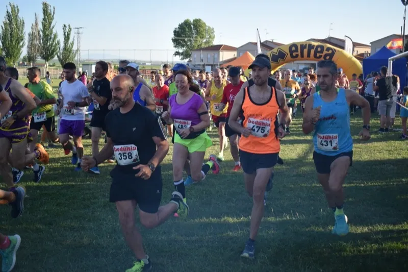 Foto 11 - Cientos de personas se suman a la XVI Carrera Popular de Villoruela, coronada por Daniel Ayuso y Ester Rodr&iacute;guez