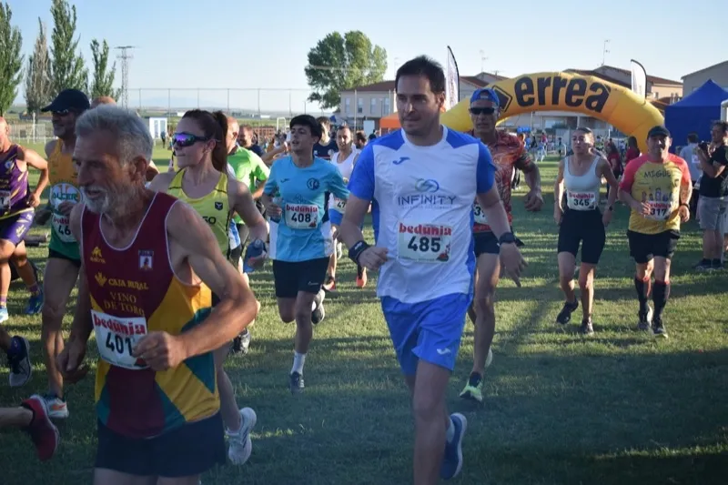 Foto 9 - Cientos de personas se suman a la XVI Carrera Popular de Villoruela, coronada por Daniel Ayuso y Ester Rodr&iacute;guez