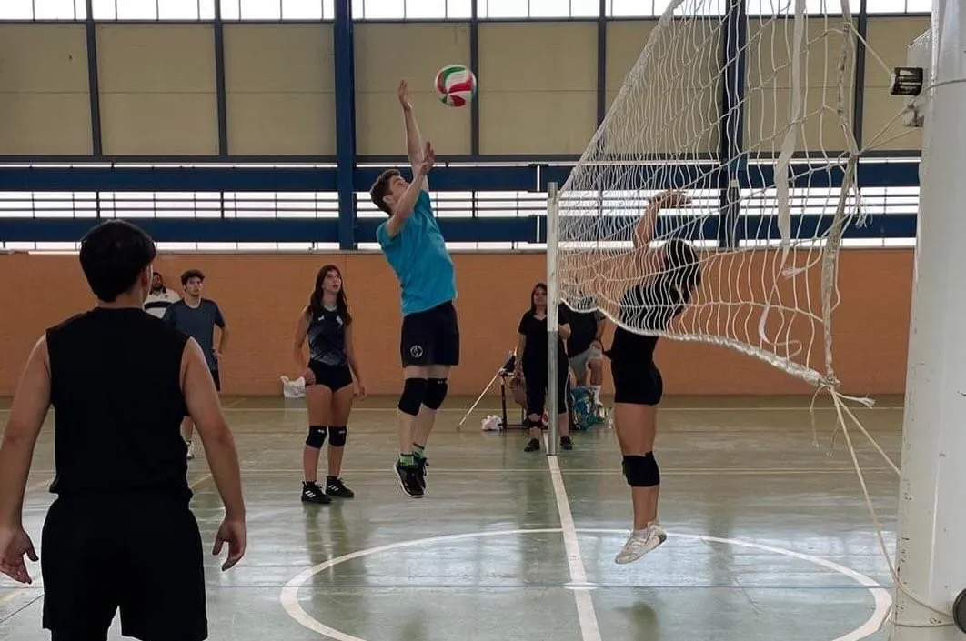 Foto 6 - Buen ambiente y participaci&oacute;n en el III Torneo de Voleibol 3x3 